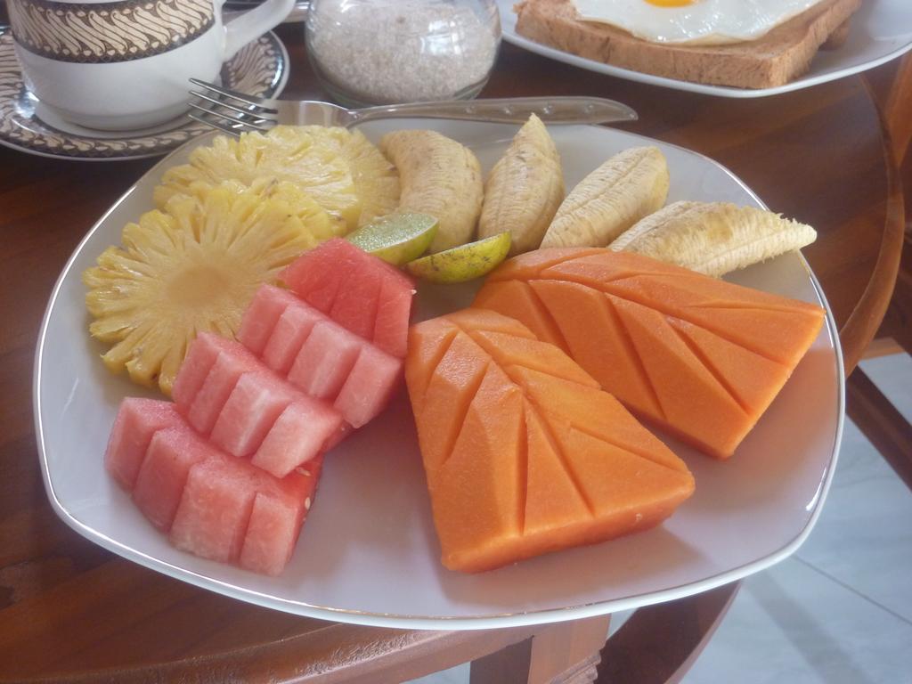 Tambun Sari Beach Homestay Амед Экстерьер фото